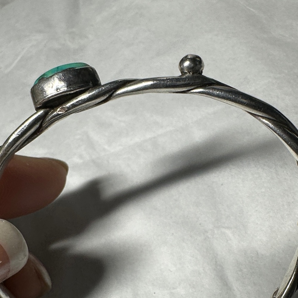 Vintage southwestern style Silver and Turquoise Women's Bracelet - Picture 5 of 8